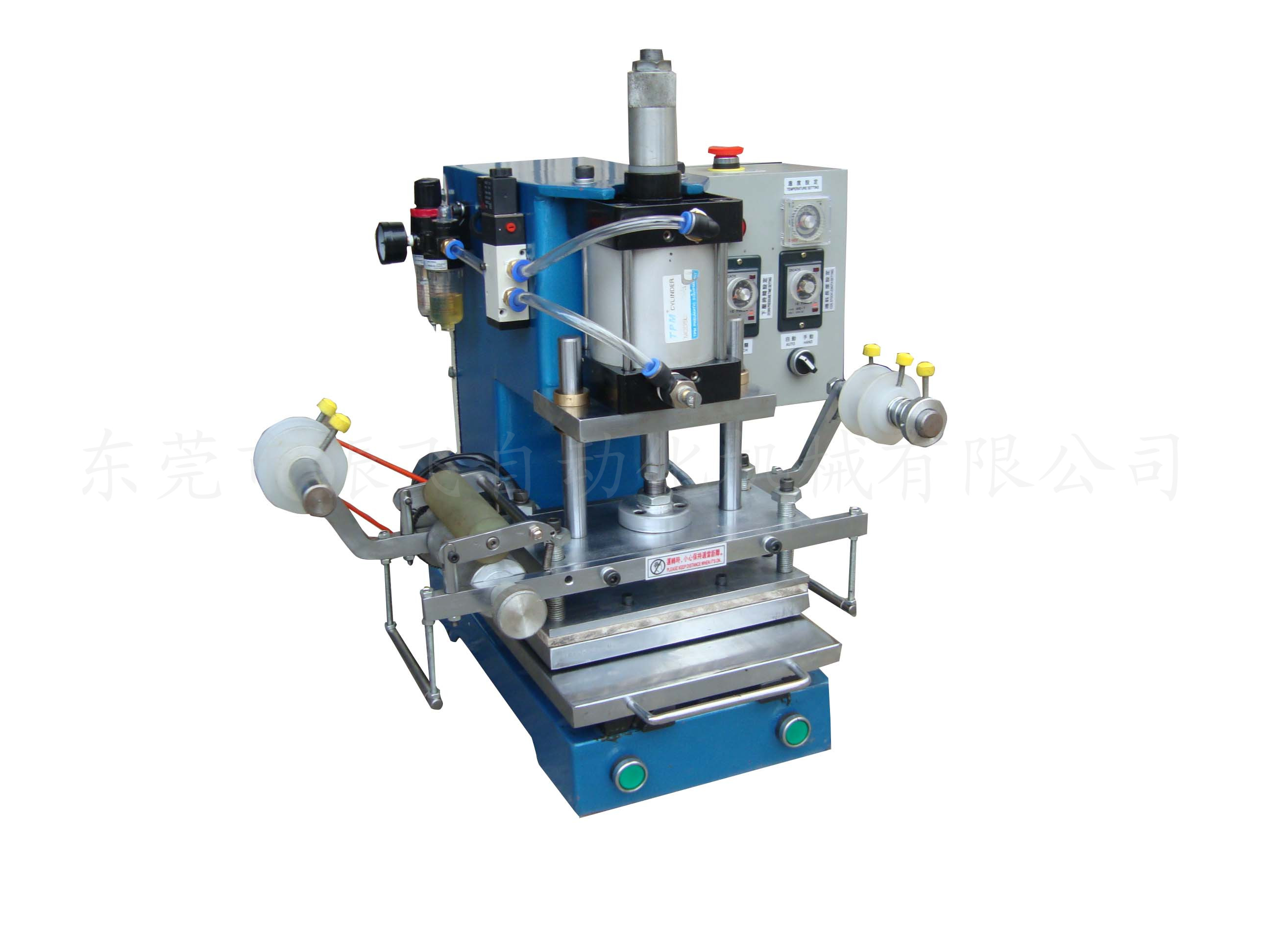 皮革压花机是怎么处理皮革的？